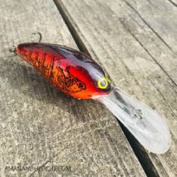 black and red crankbait for night fishing